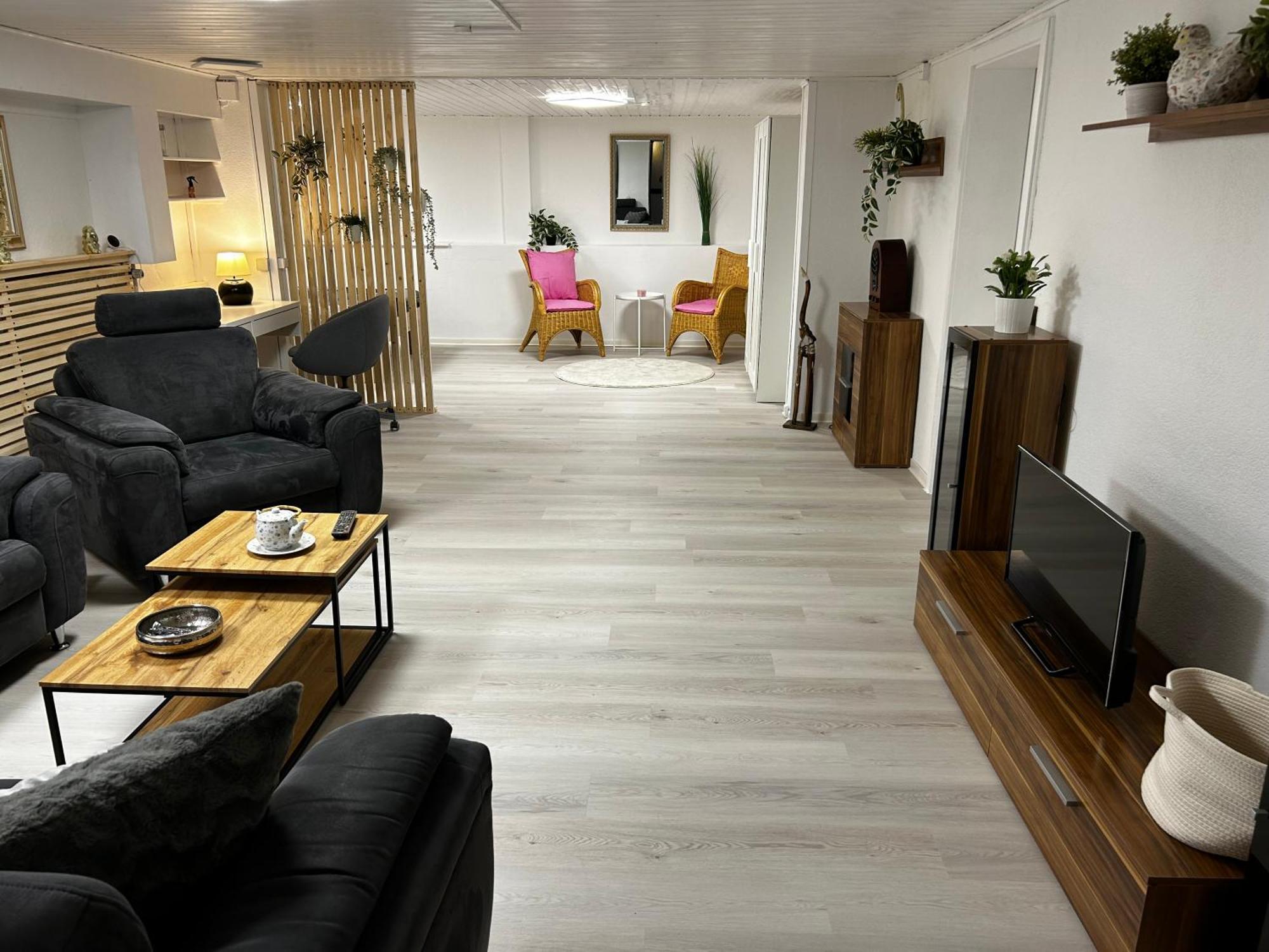 Guidos Place Souterrain Apartment Weissenthurm Esterno foto