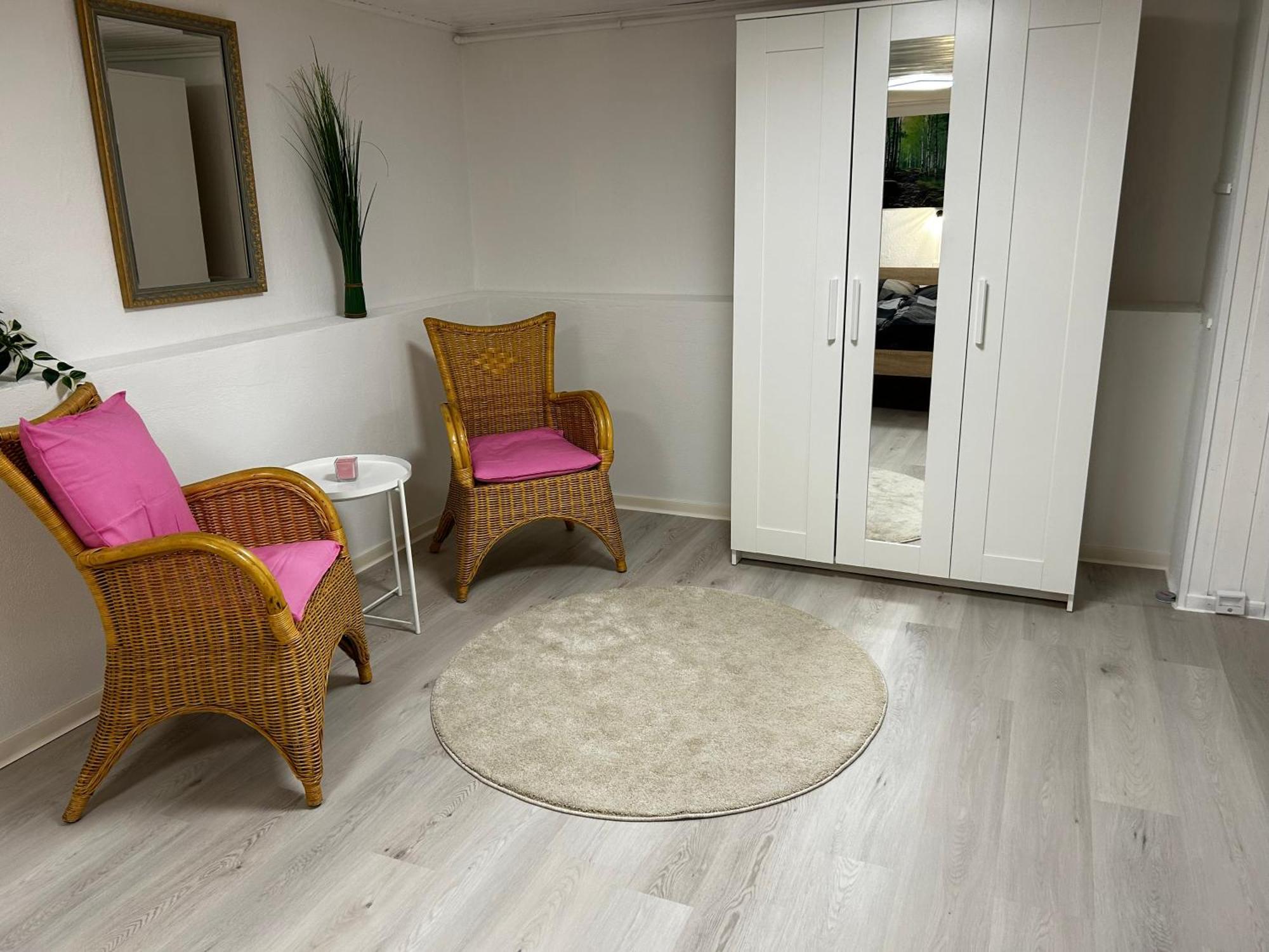Guidos Place Souterrain Apartment Weissenthurm Esterno foto